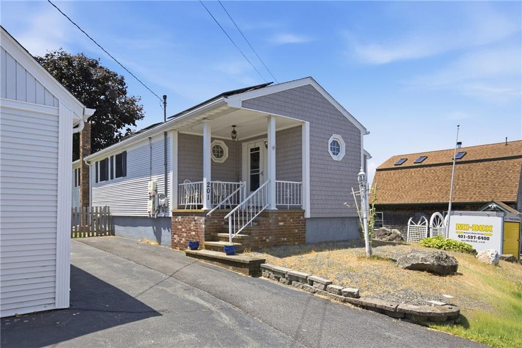 201 Randolph Avenue photo 2