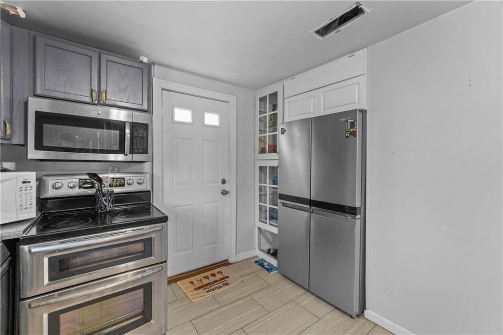 329 Plainfield Street photo 24