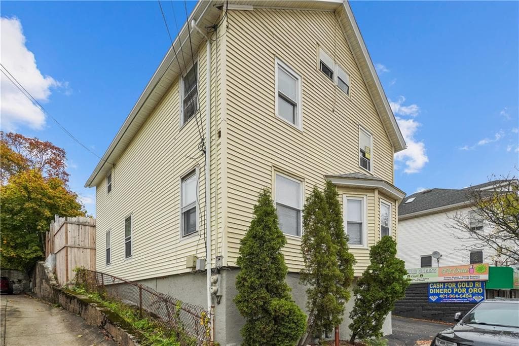 329 Plainfield Street photo 4