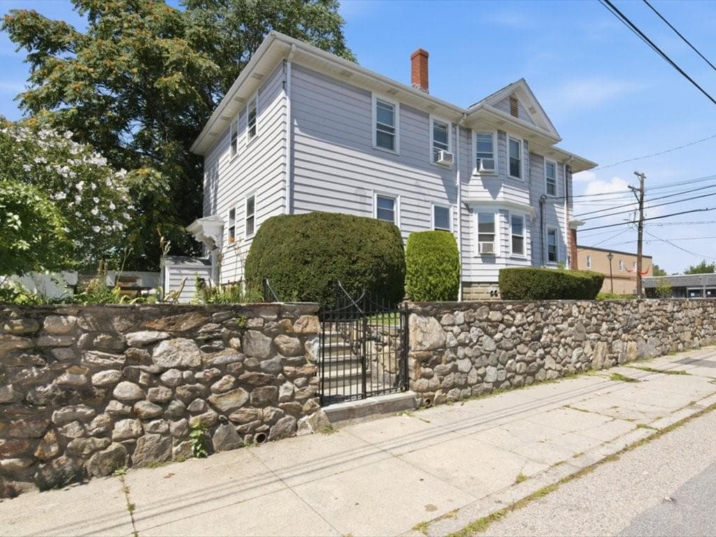 221 Warren Avenue photo 3