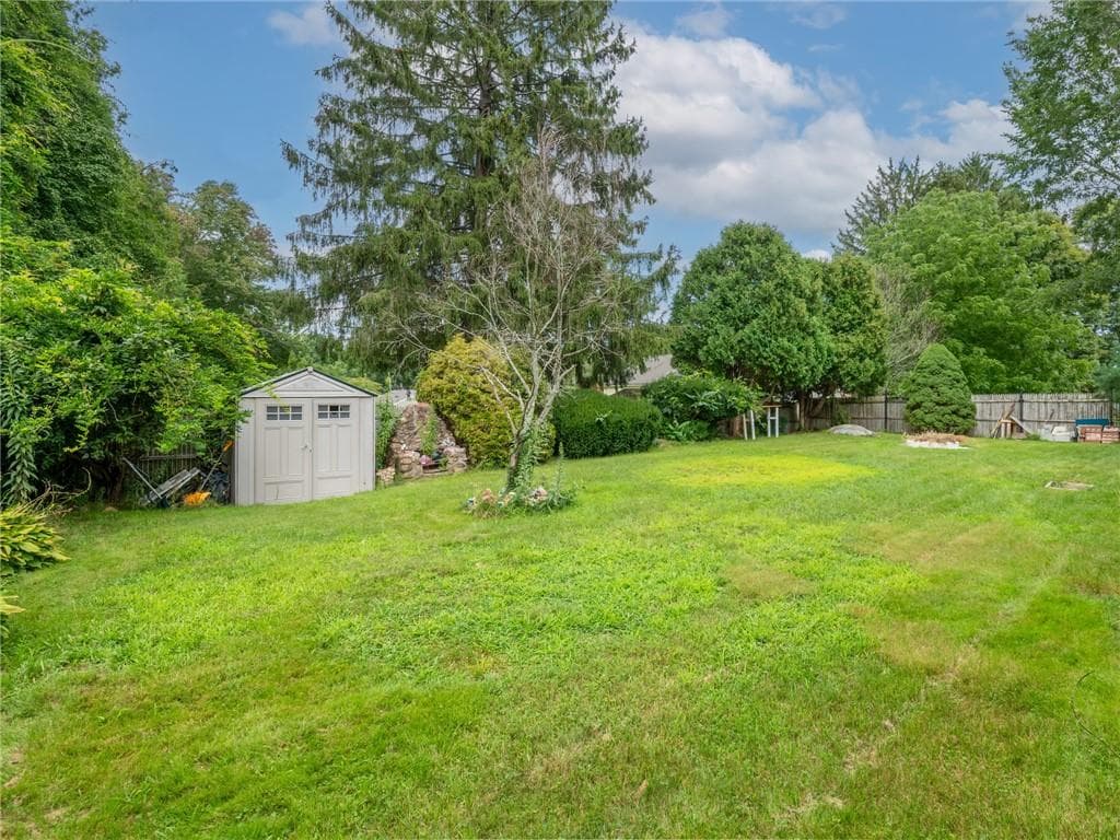 171 Tiogue Avenue photo 6