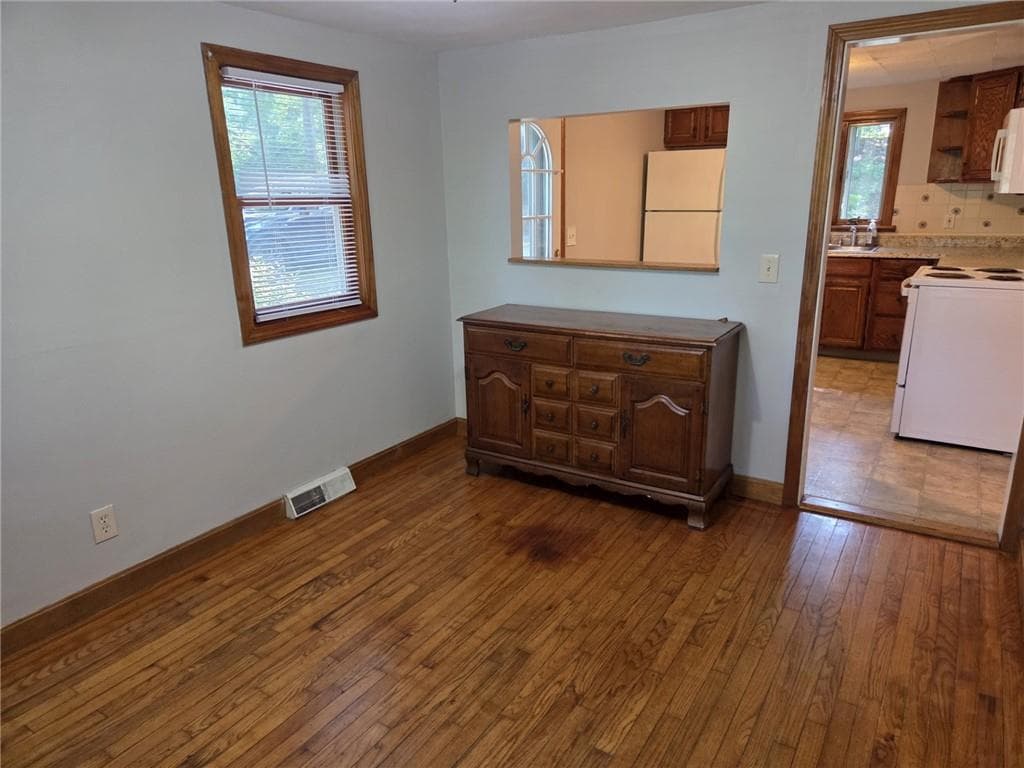 31 Lakeside Drive photo 12