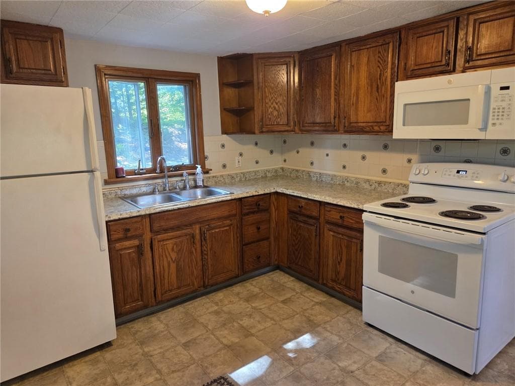 31 Lakeside Drive photo 9