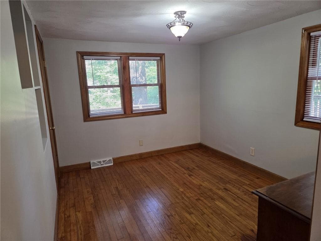 31 Lakeside Drive photo 14
