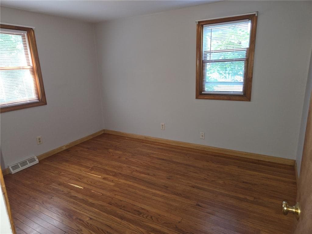 31 Lakeside Drive photo 18