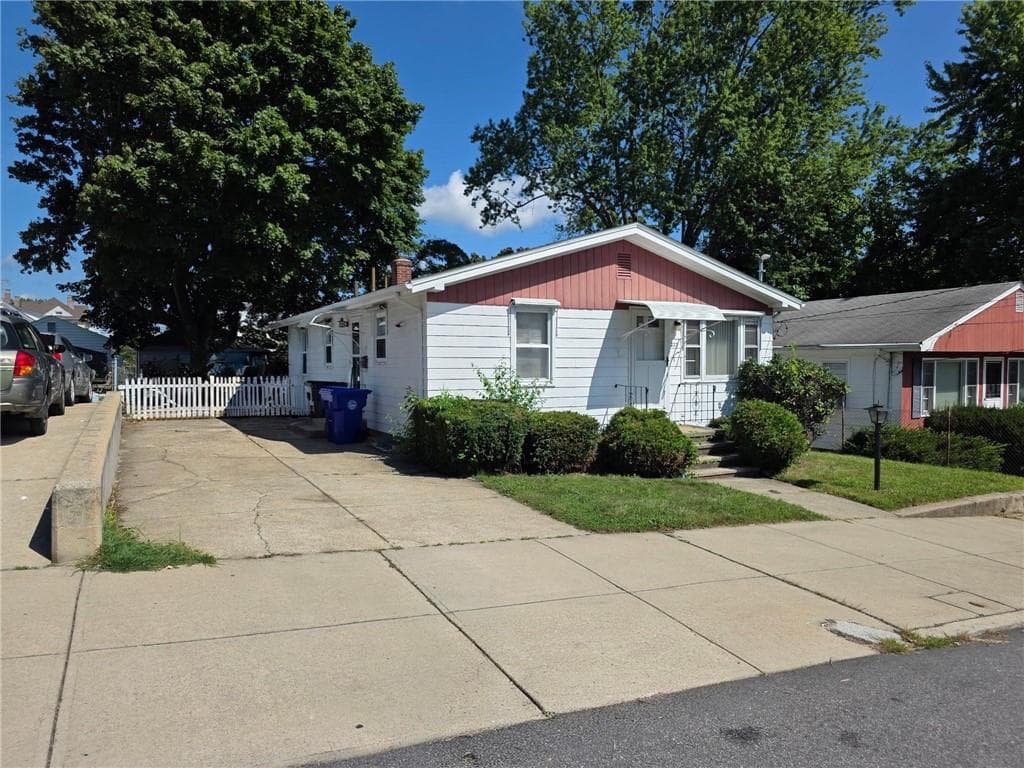 223 Wallace Street photo 2
