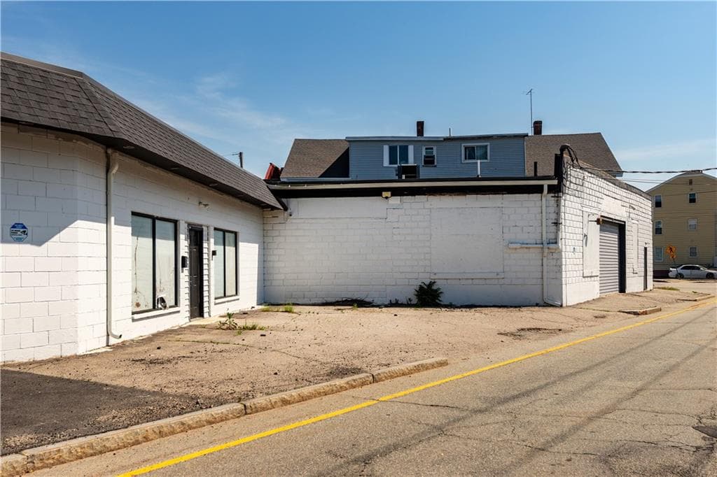 75 Roberts Street photo 46