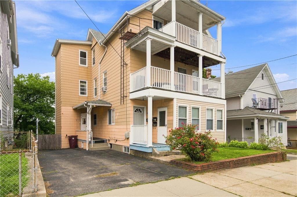 444 Carrington Avenue photo 2
