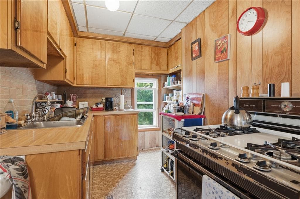 444 Carrington Avenue photo 22