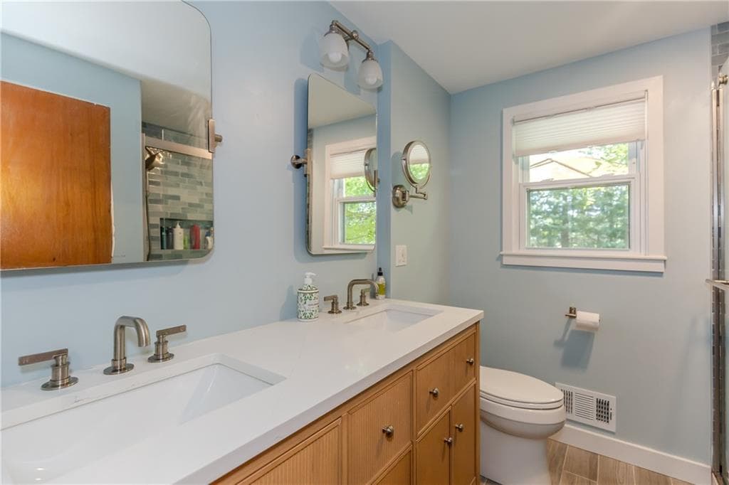 Single Family Residence at 108 Elmwood Drive, North Kingstown, photo 11 of 31