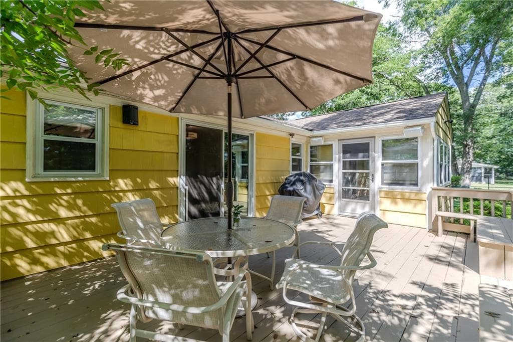Single Family Residence at 108 Elmwood Drive, North Kingstown, photo 19 of 31