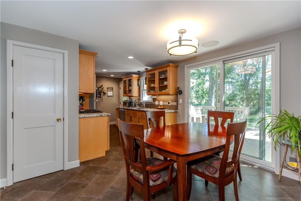 Single Family Residence at 108 Elmwood Drive, North Kingstown, photo 4 of 31