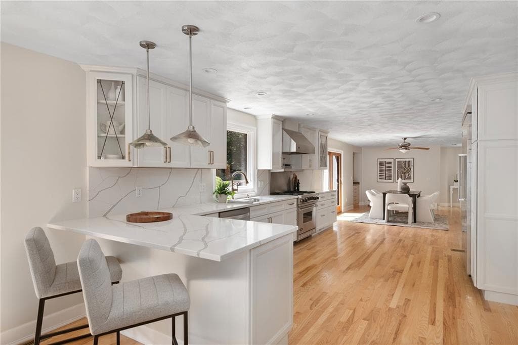 Single Family Residence at 30 Dutchess Drive, Cranston, photo 16 of 47