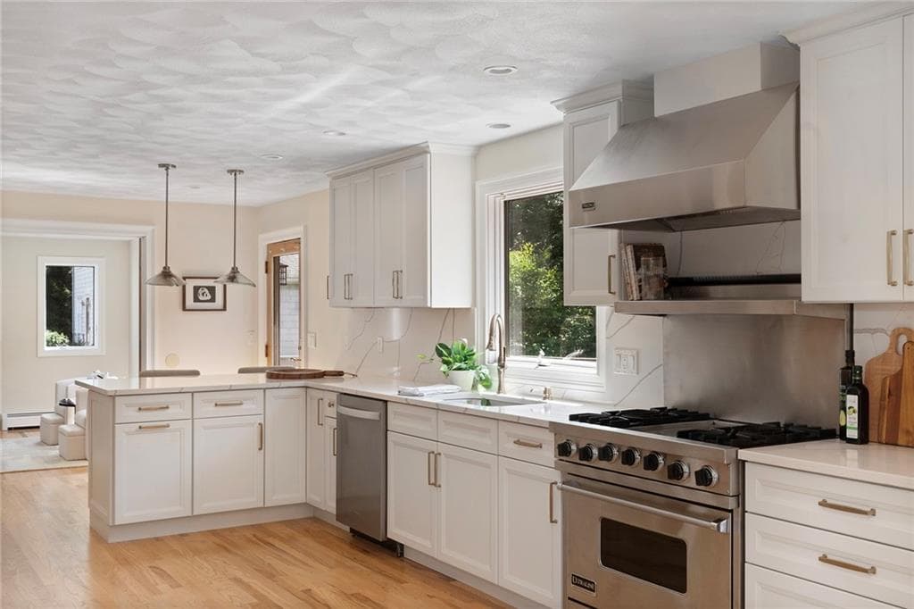 Single Family Residence at 30 Dutchess Drive, Cranston, photo 20 of 47