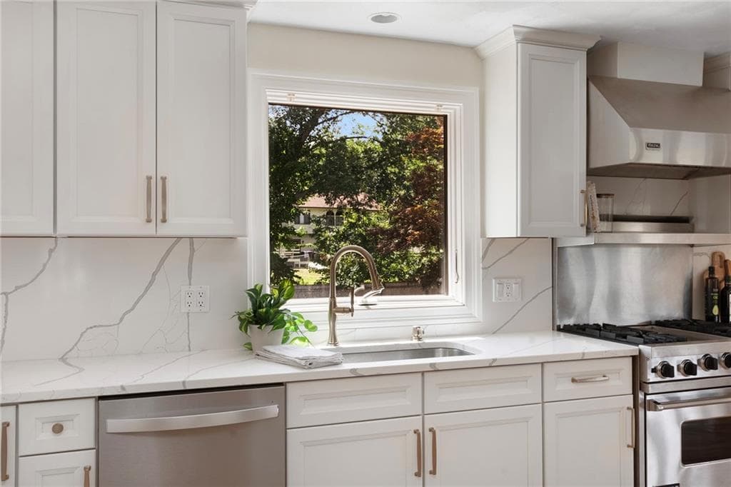 Single Family Residence at 30 Dutchess Drive, Cranston, photo 18 of 47