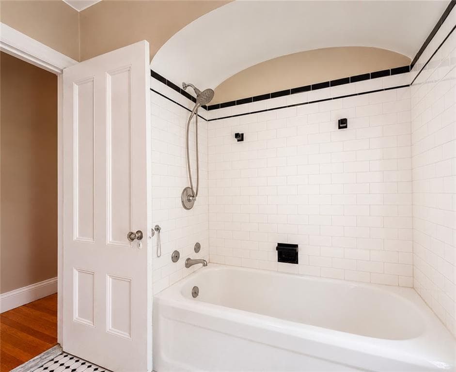 225 Hunts Avenue photo 32