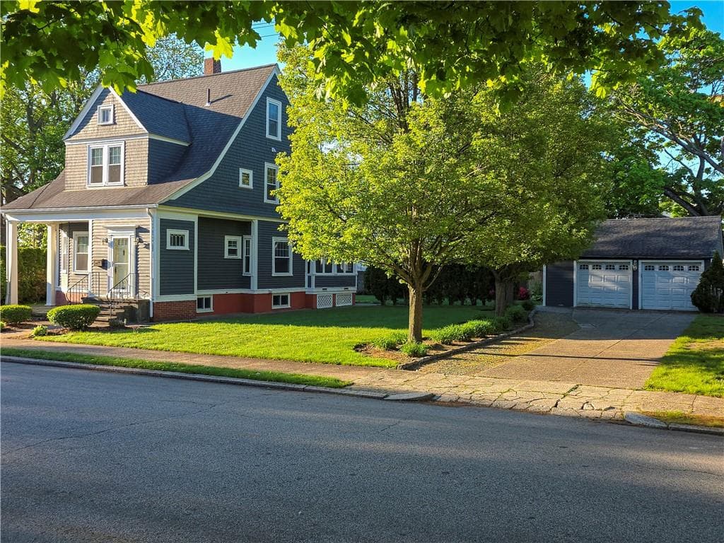 225 Hunts Avenue