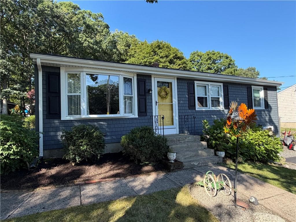 Single Family Residence at 20 New York Avenue, Cumberland, photo 2 of 4