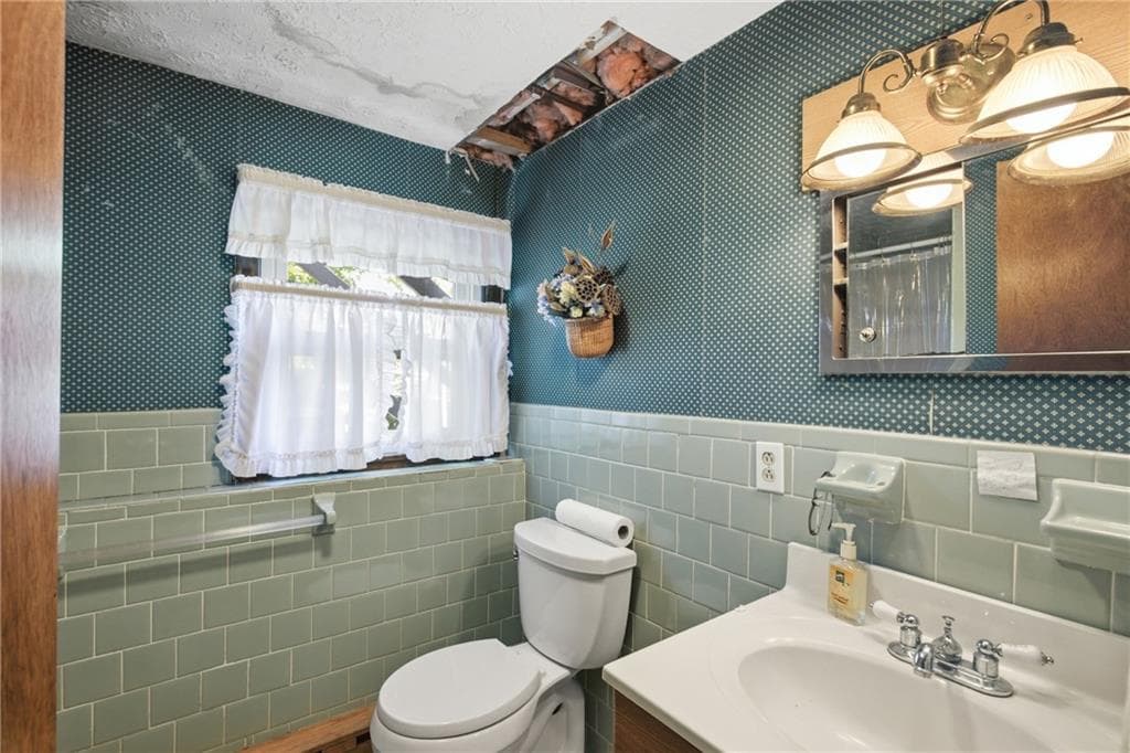 18 Continental Drive photo 24