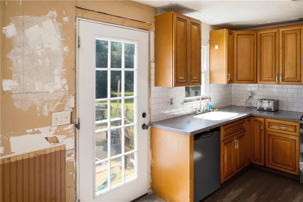 Single Family Residence at 50 Driftwood Drive, Charlestown, photo 5 of 28