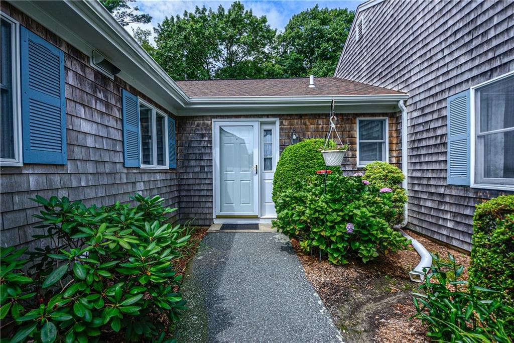62 Cornell Drive photo 3