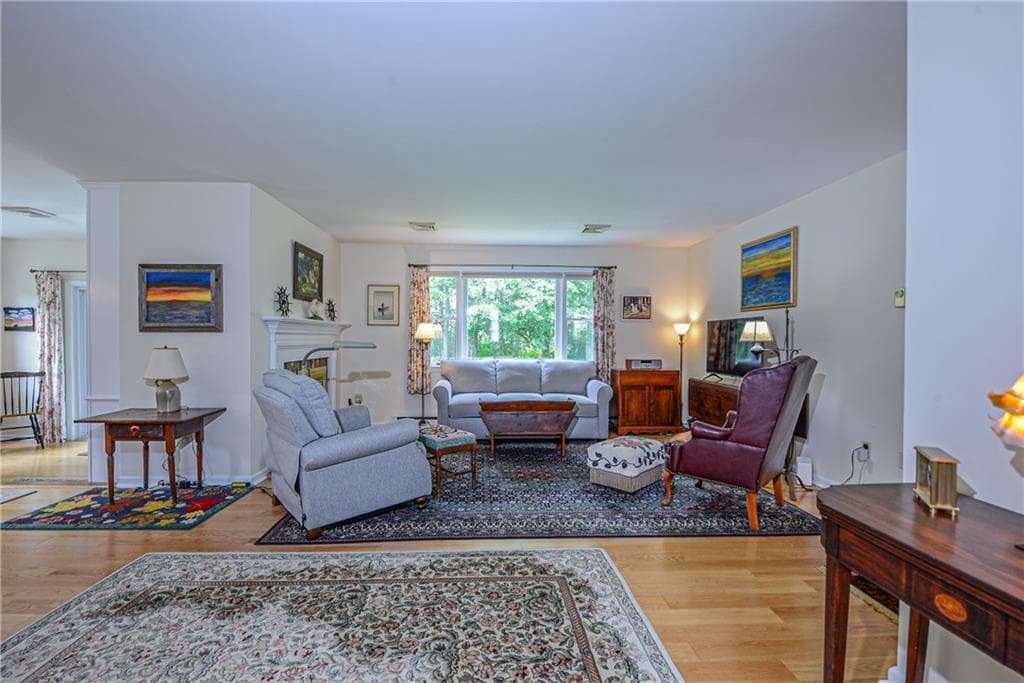 62 Cornell Drive photo 4