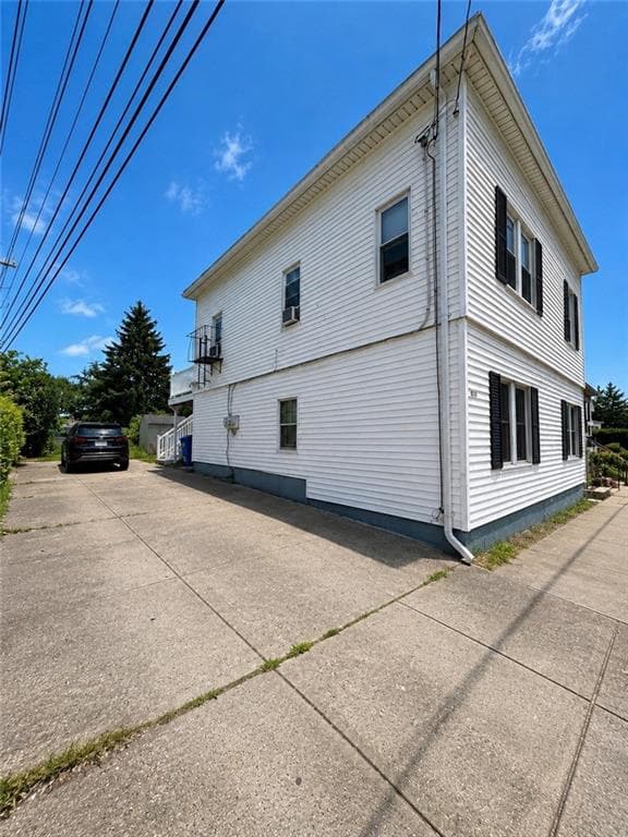 816 Plainfield Street photo 3