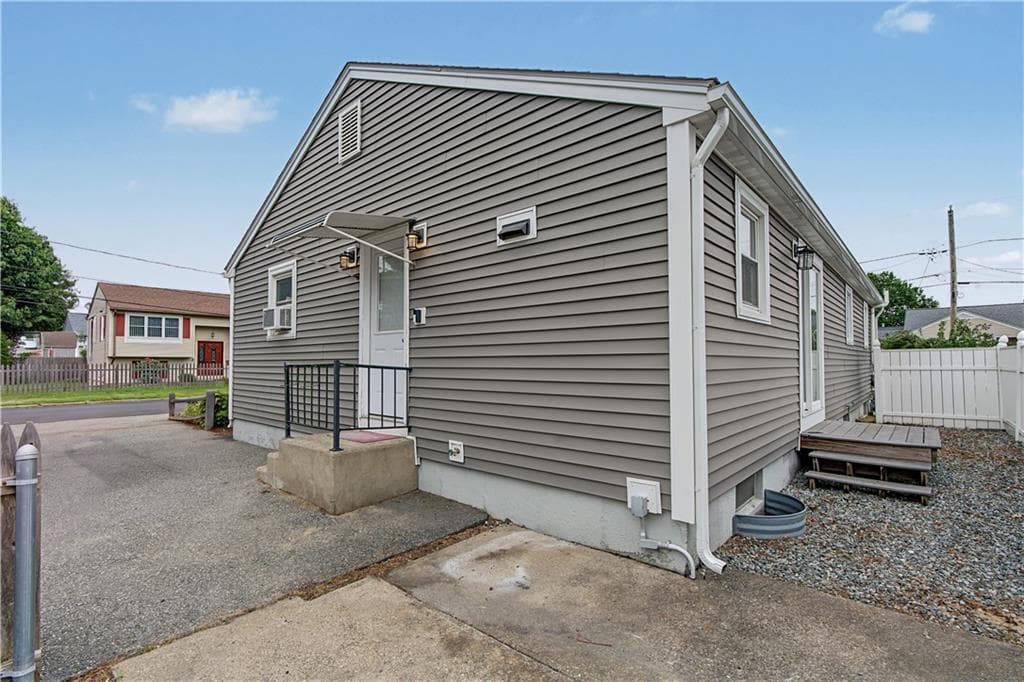 19 Poirier Street photo 5