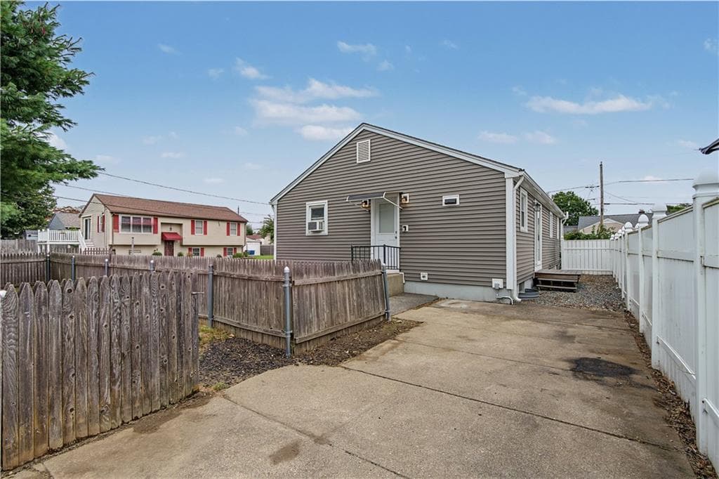 19 Poirier Street photo 4