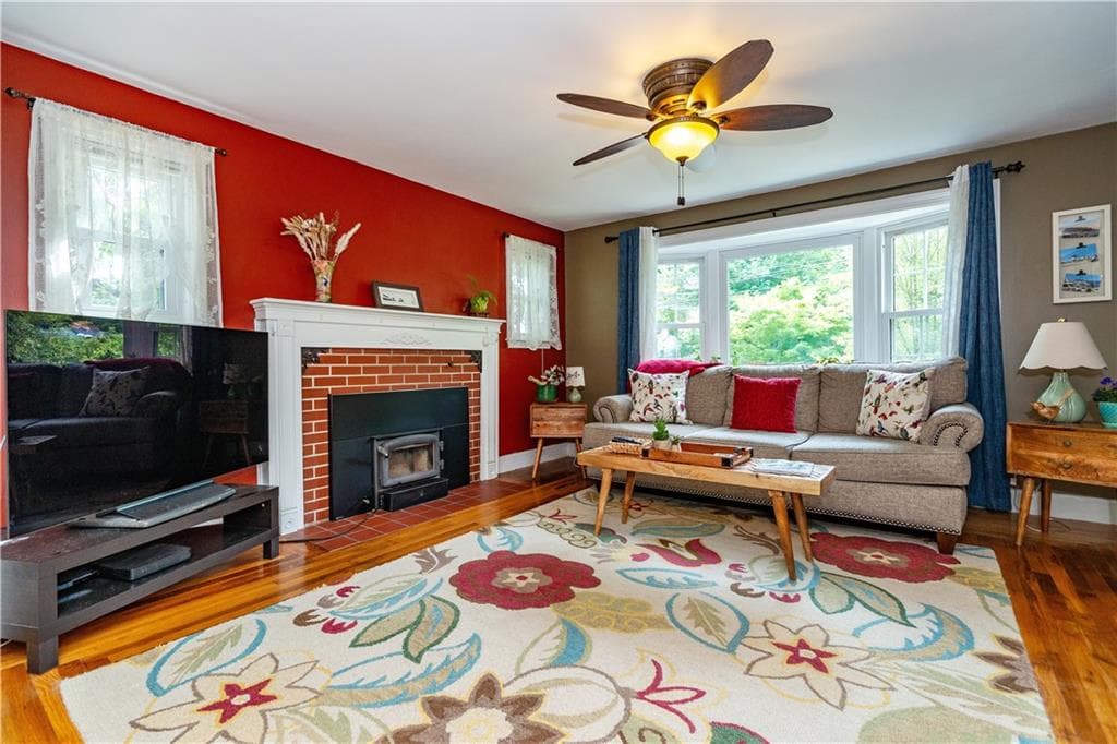 Single Family Residence at 315 Crompton Road, East Greenwich, photo 9 of 41