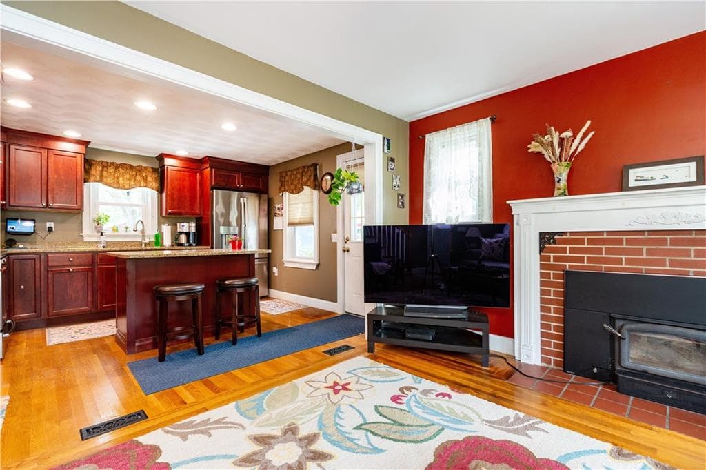 Single Family Residence at 315 Crompton Road, East Greenwich, photo 11 of 41