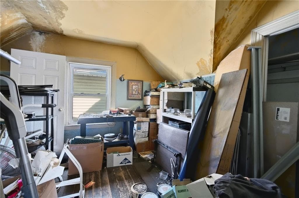 574 Smith Street photo 32
