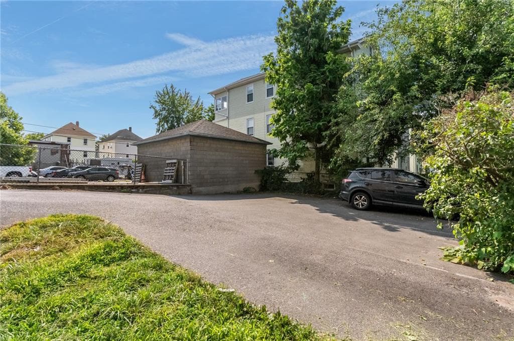 574 Smith Street photo 45