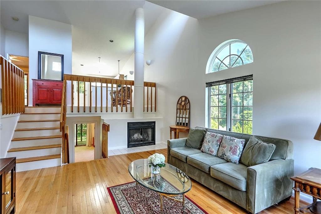 101 Cardinal Drive photo 3