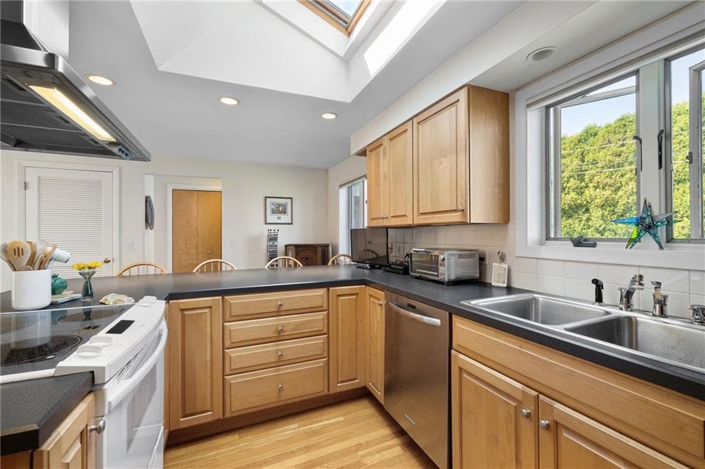 22 Noble Street photo 7