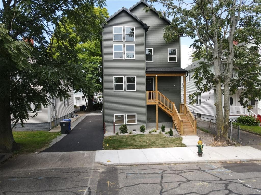 32 Pumgansett Street