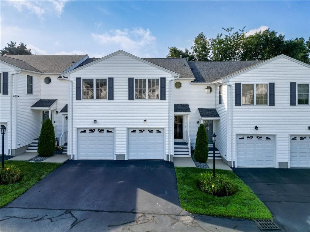 Condominium at 572 Smithfield Road UNIT 16, North Providence, photo 6 of 44
