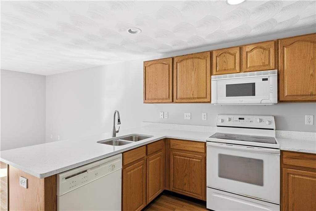 Condominium at 572 Smithfield Road UNIT 16, North Providence, photo 9 of 44