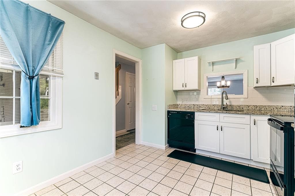 Condominium at 86 Trellis Drive UNIT 86, West Warwick, photo 11 of 42