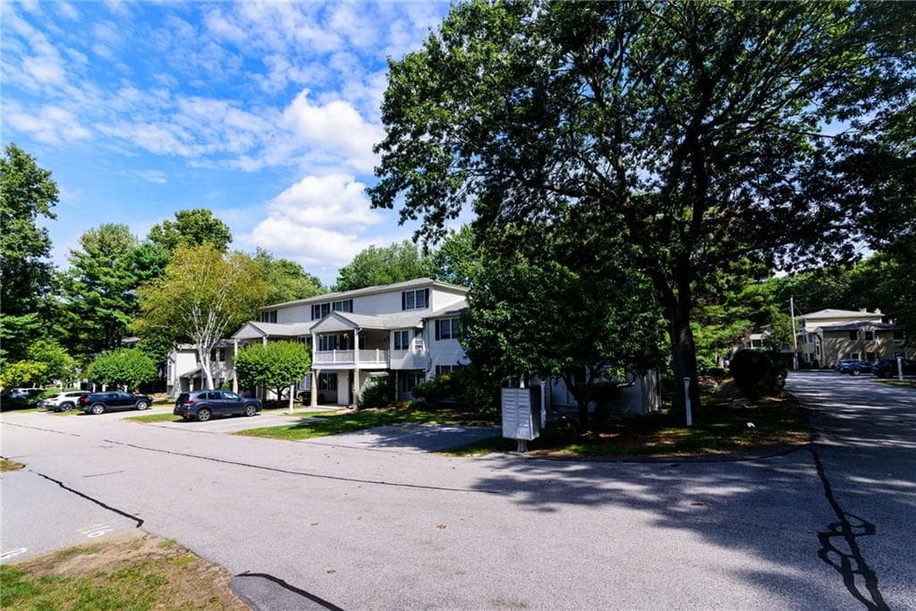 Condominium at 86 Trellis Drive UNIT 86, West Warwick, photo 39 of 42