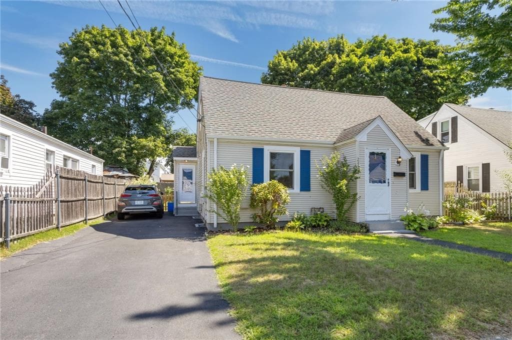 243 Rice Street photo 2