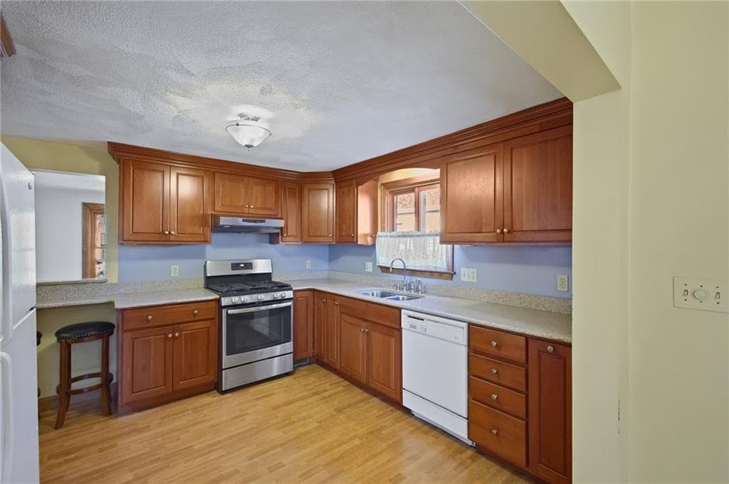243 Rice Street photo 4