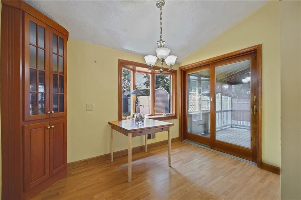 243 Rice Street photo 8