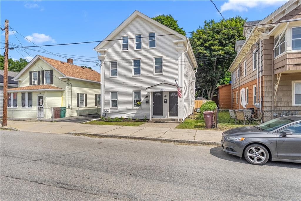 551 Pond Street photo 2