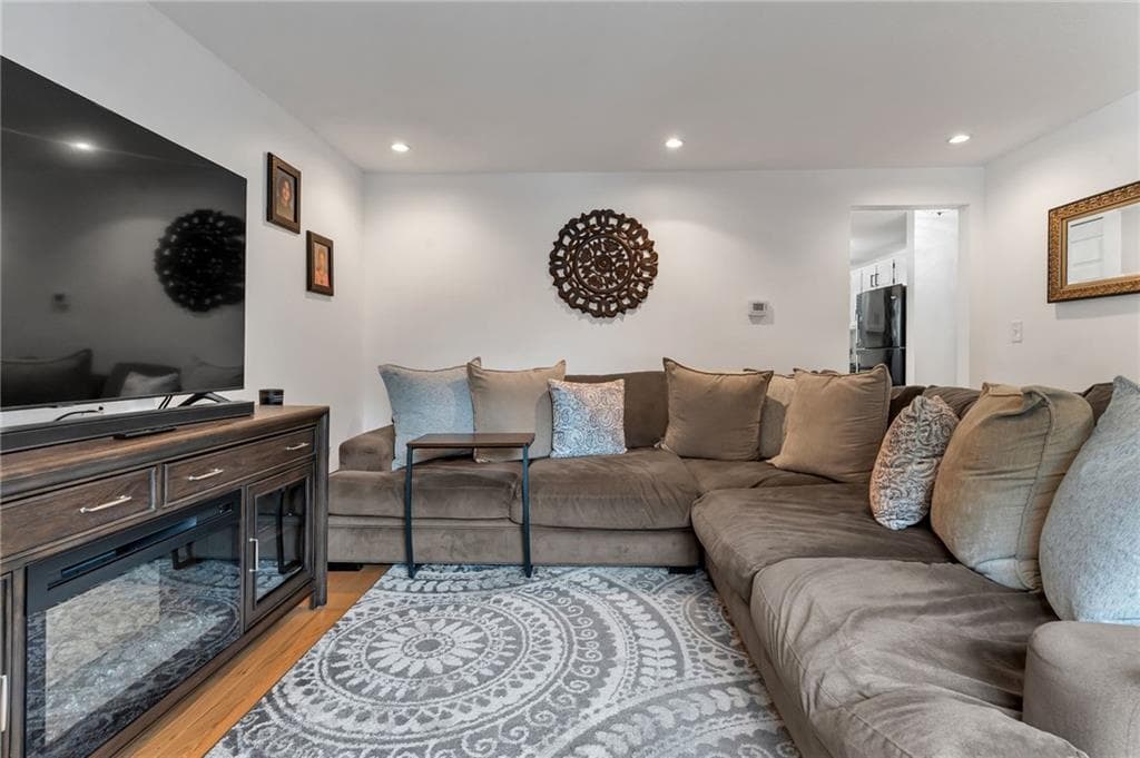 154 Bear Hill Road UNIT 1602 photo 6