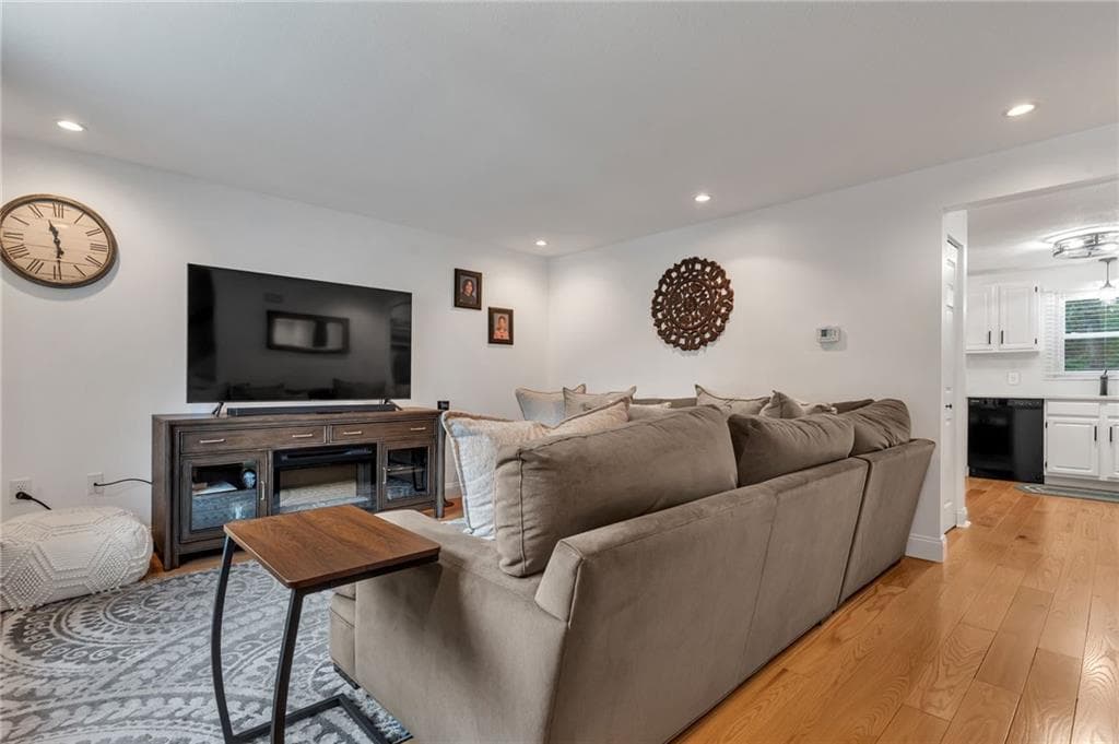 154 Bear Hill Road UNIT 1602 photo 7