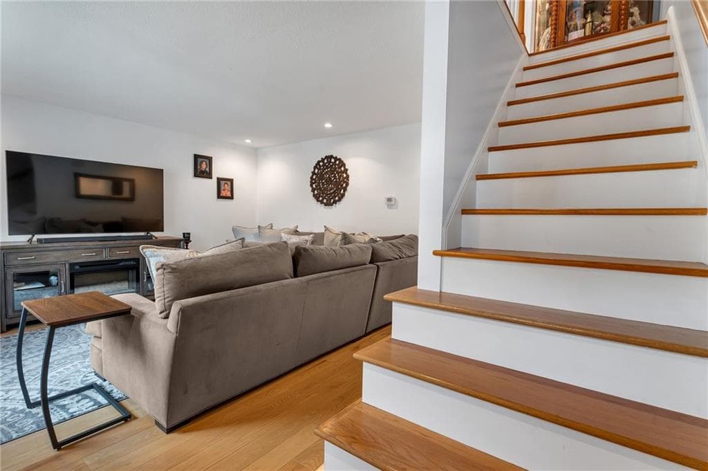 154 Bear Hill Road UNIT 1602 photo 5