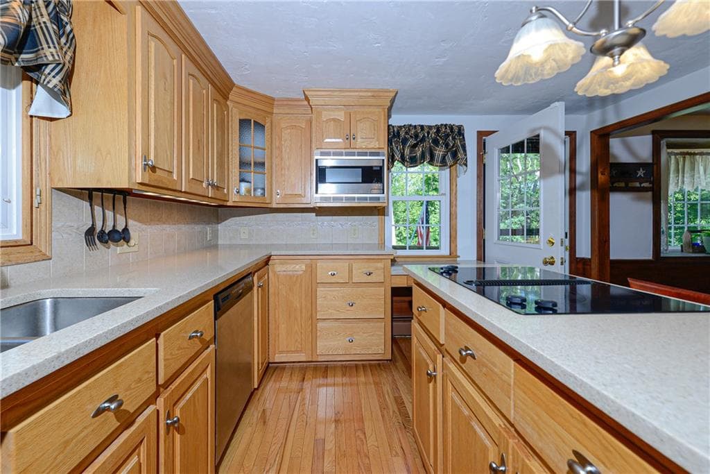 Single Family Residence at 132 Sheffield Hill Road, Exeter, photo 7 of 28