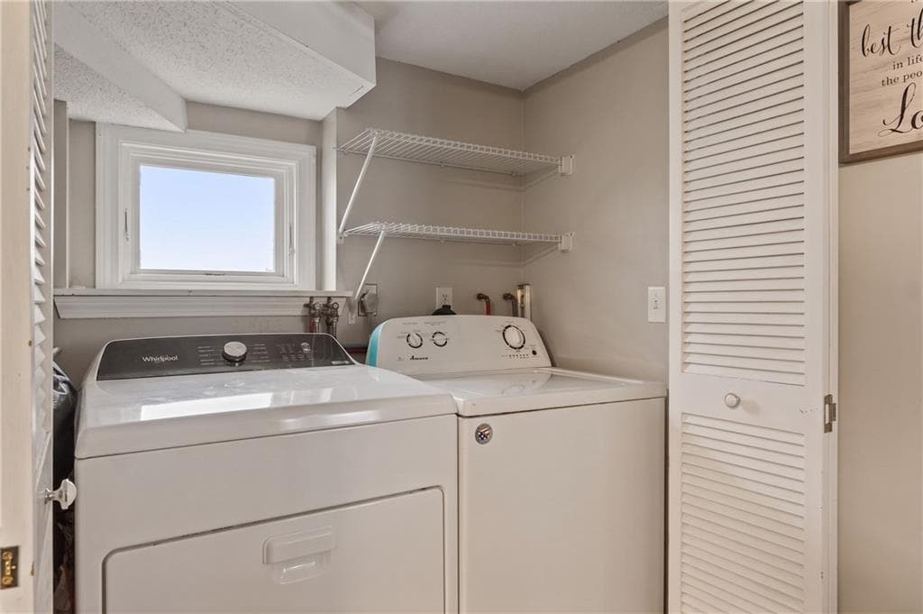 76 Dewey Street photo 12