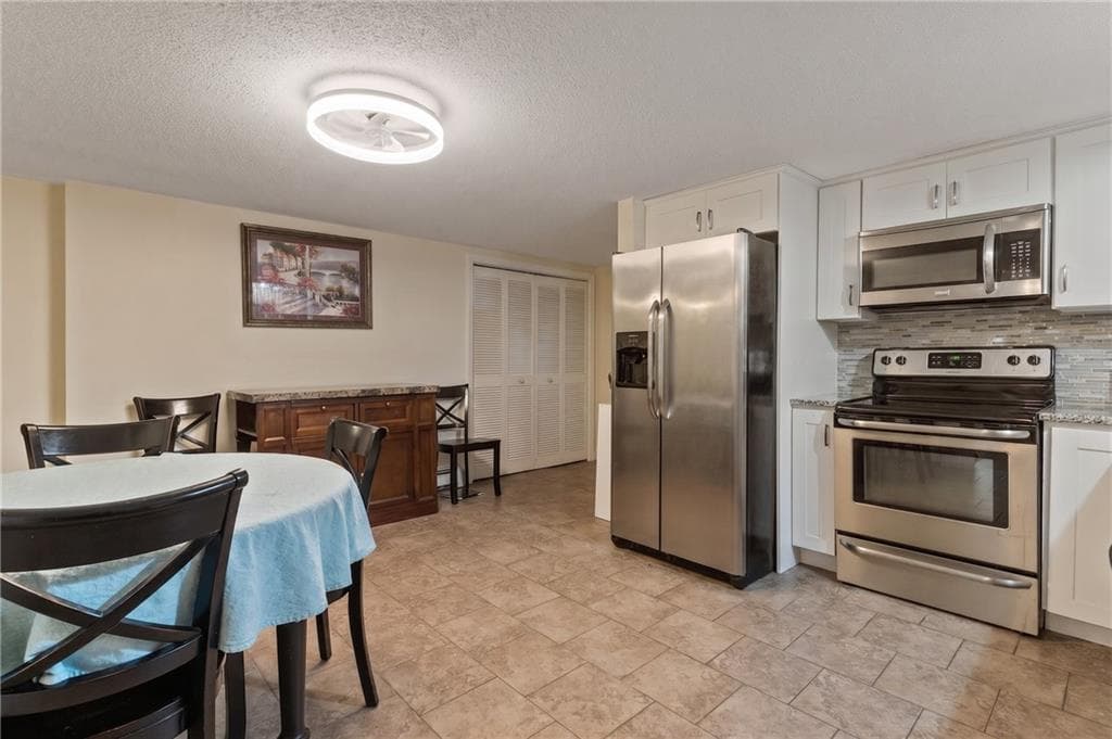 76 Dewey Street photo 5